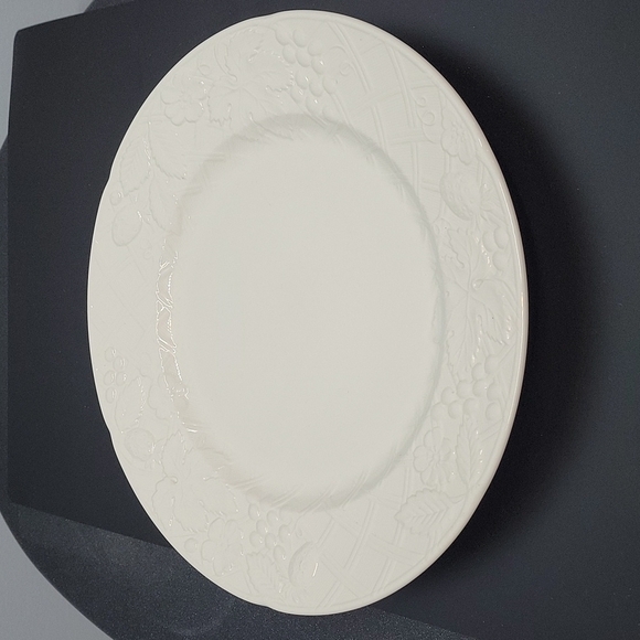 DP900 Mikasa English Countryside White Round Chop plate 12.5" - Picture 3 of 9